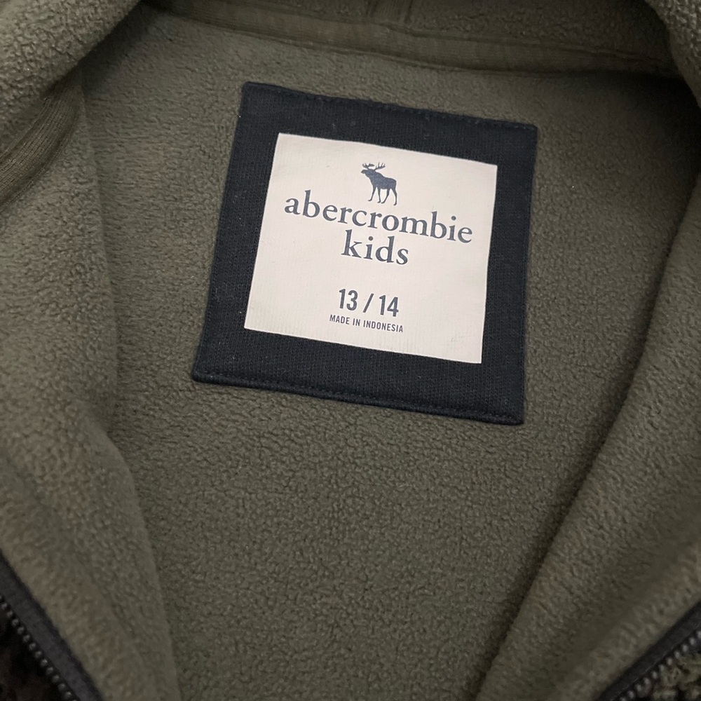 Abercrombie Kids Boys Cozy Camouflage Fleece Zip Front Hooded Jacket - Picture 5 of 7